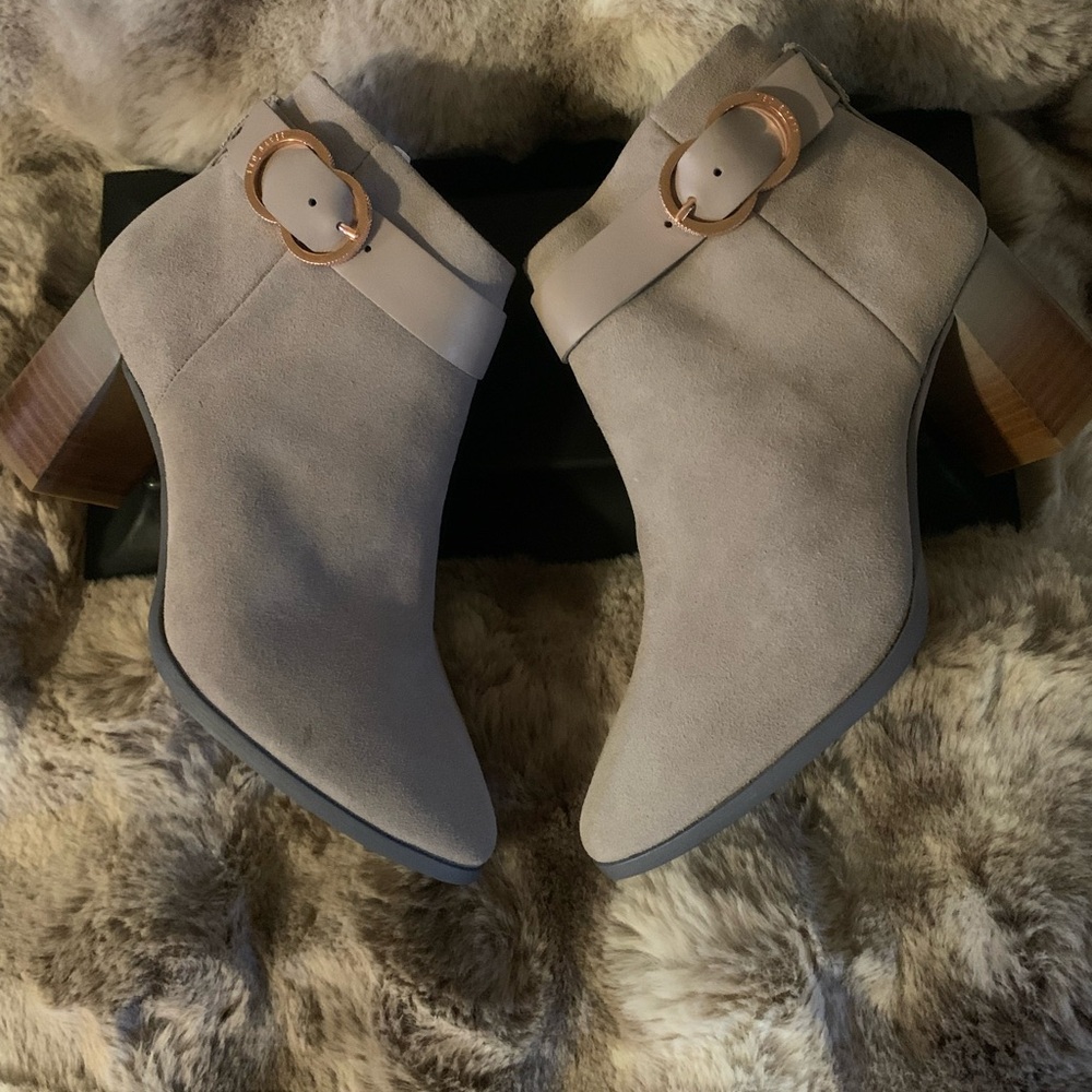 Ted Baker Women’s Gray Ankle Booties with Sleek Design New W/O box, Sz 38.5 - Picture 4 of 13